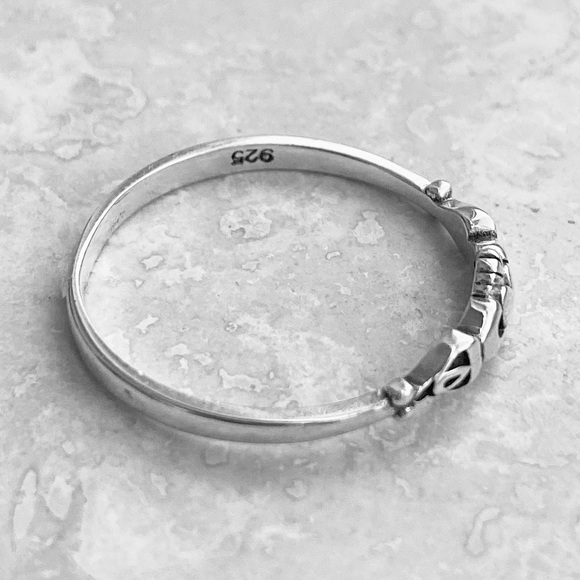 💕💕TOP SELLER💕Sterling Silver Tiny Claddagh Ring, Irish Ring, Loyalty Rings - Picture 8 of 8